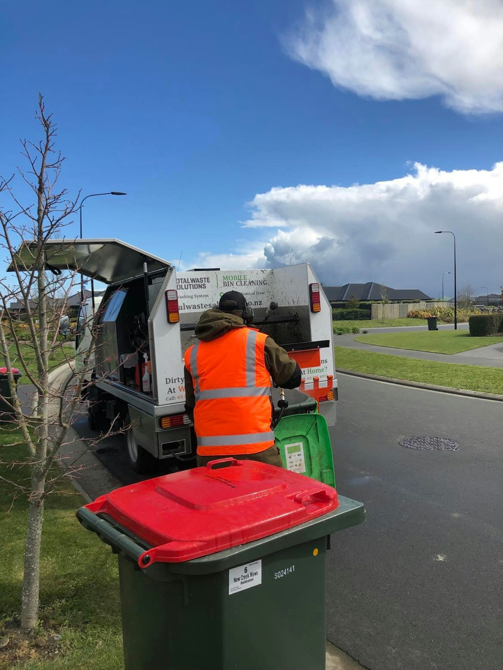 Wheelie Bin Washing Truck Sustainably.